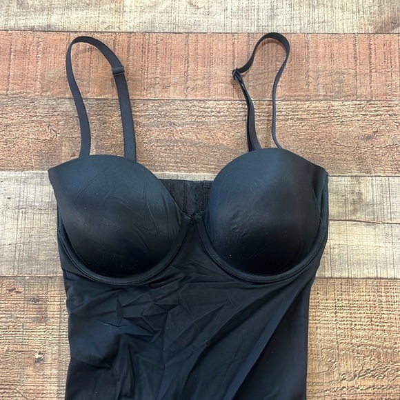 SPANXshape™ Suit Your Fancy Strapless Cupped Mid-Thigh Bodysuit Black Medium - Picture 8 of 12